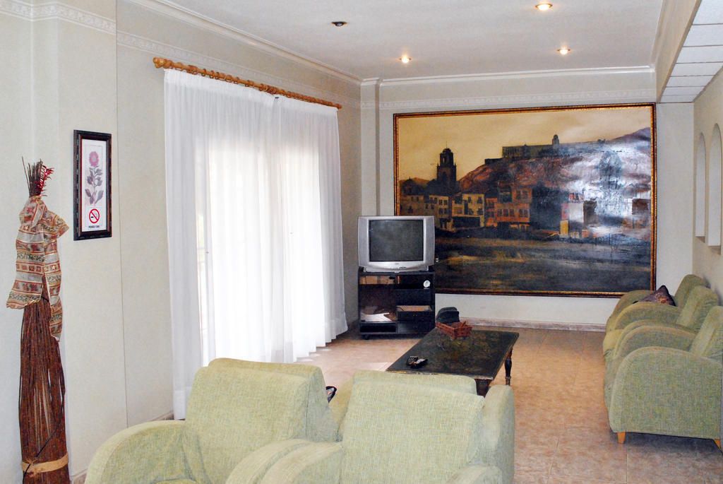 Hostal Rey Teodomiro Оріуела Екстер'єр фото