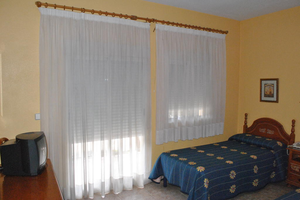 Hostal Rey Teodomiro Оріуела Екстер'єр фото