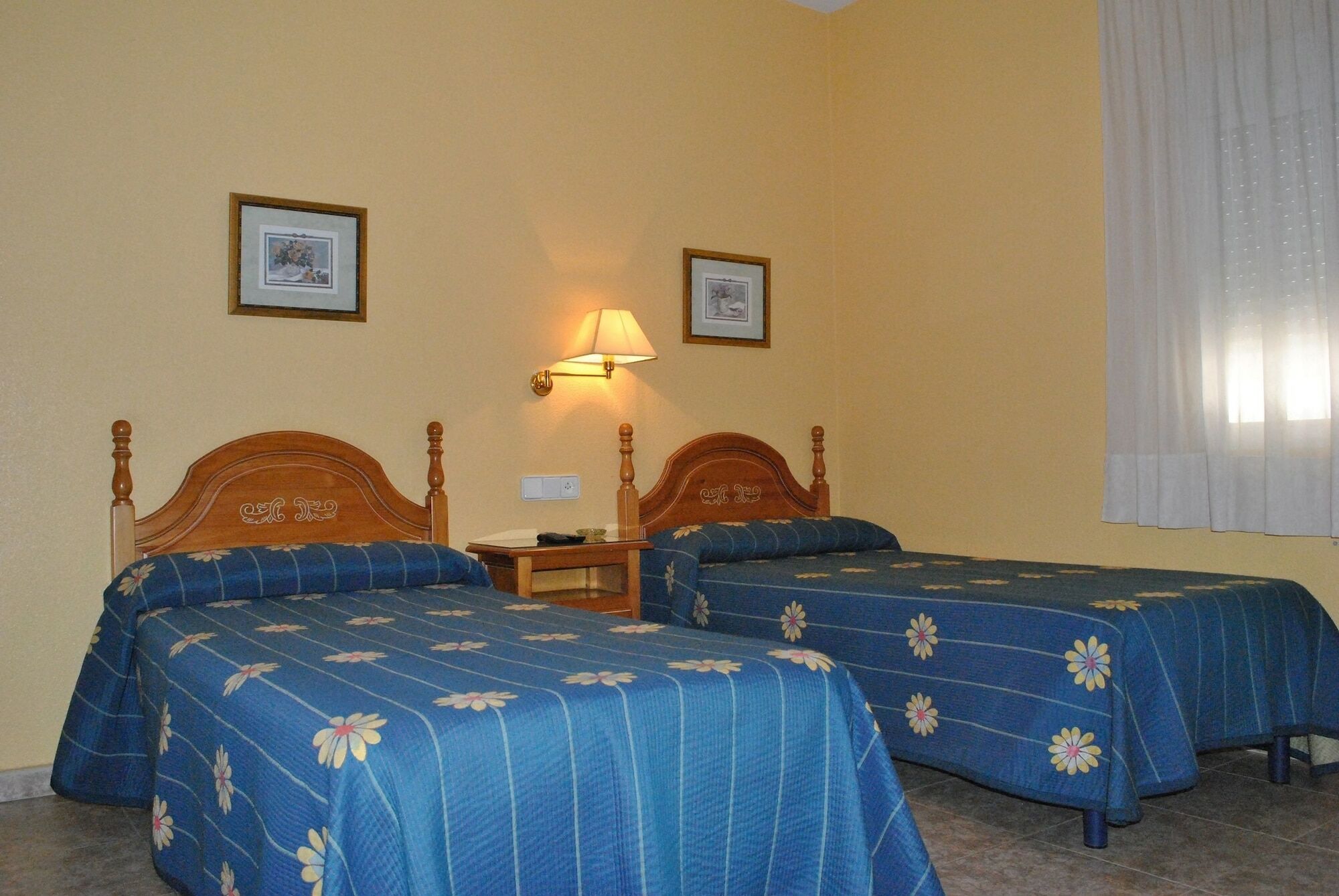 Hostal Rey Teodomiro Оріуела Екстер'єр фото